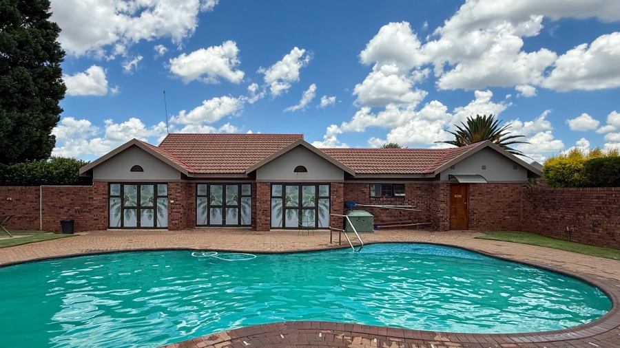 3 Bedroom Property for Sale in Flamwood North West